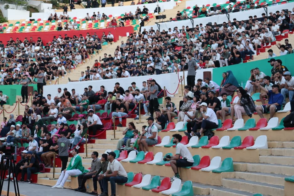مناصرو الخضر يتابعون مباراة المنتخب الوطني من مختلف مناطق المشجعين