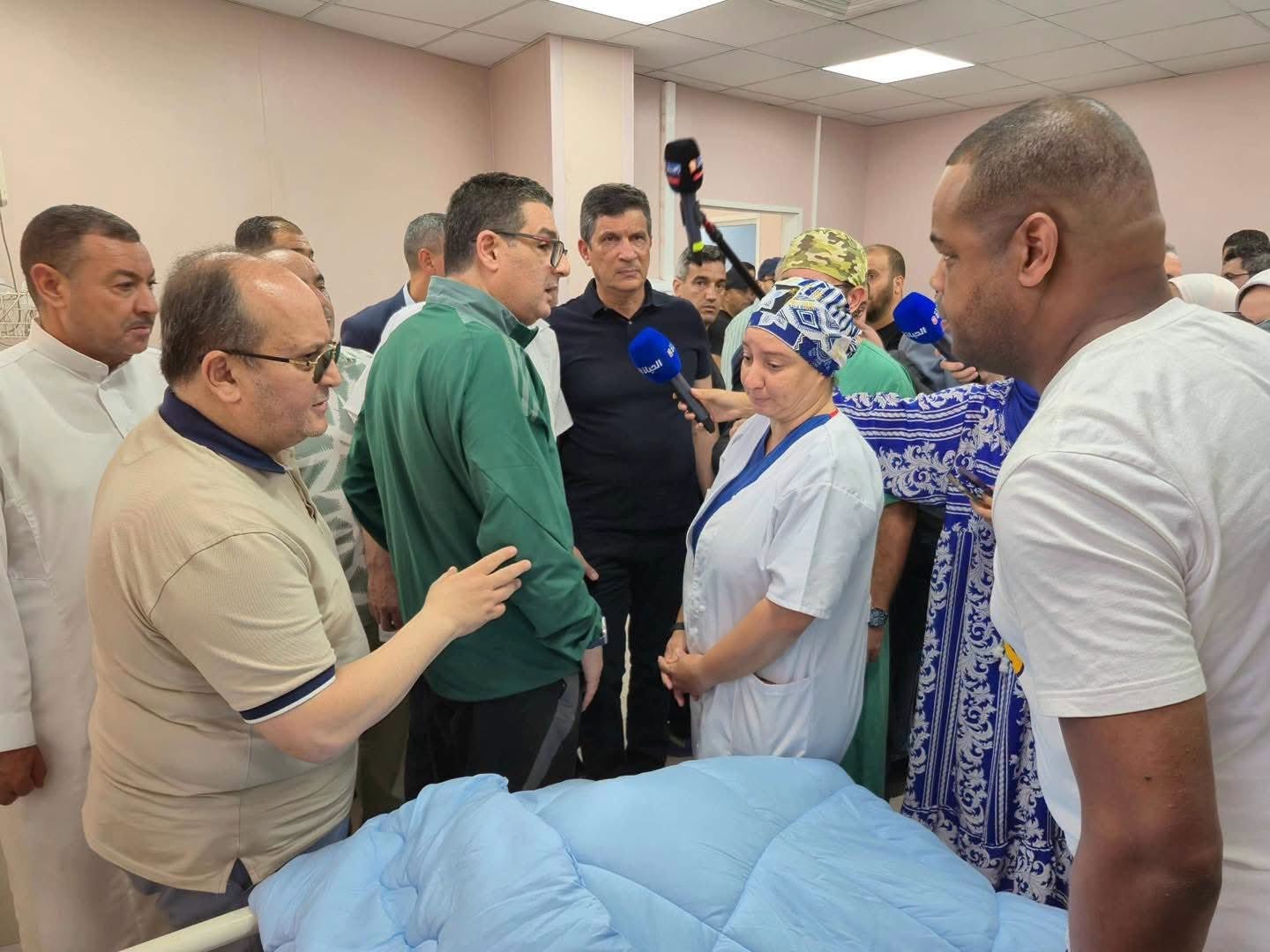الوزير والي ولاية الجزائر، السيد  محمد عبد النور رابحي، يرافق الوزير الأول، السيد سيفي غريب