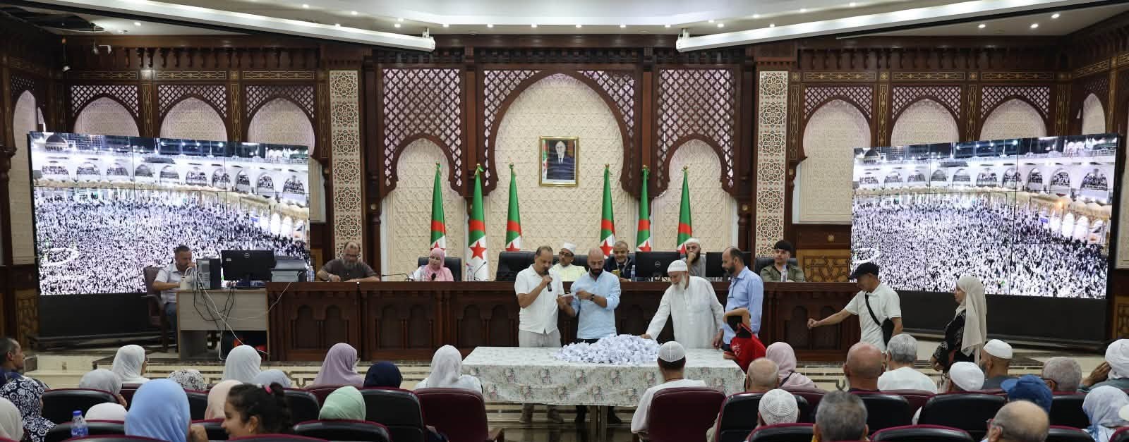 عملية سحب القرعة الخاصة بالحصة الإضافية التي أقرها السيد رئيس الجمهورية لفائدة المسجلين في قوائم الحج