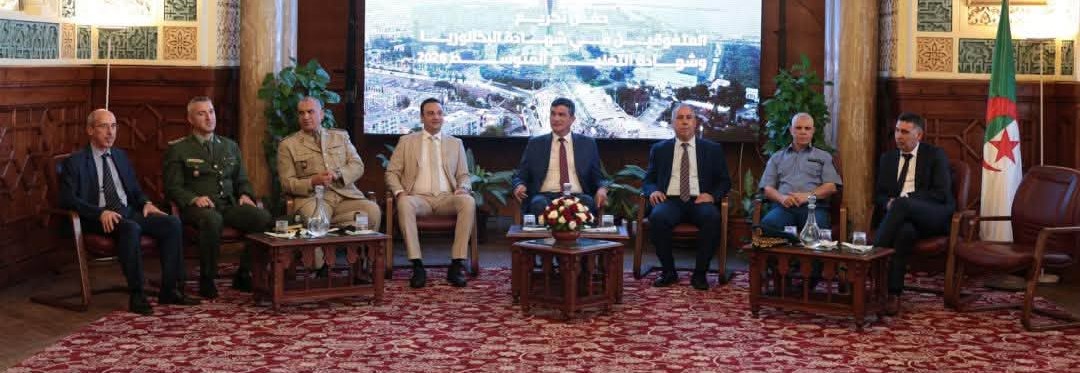 الوزير والي ولاية الجزائر يكرم التلاميذ المتفوقين في شهادتي البكالوريا والتعليم المتوسط بولاية الجزائر