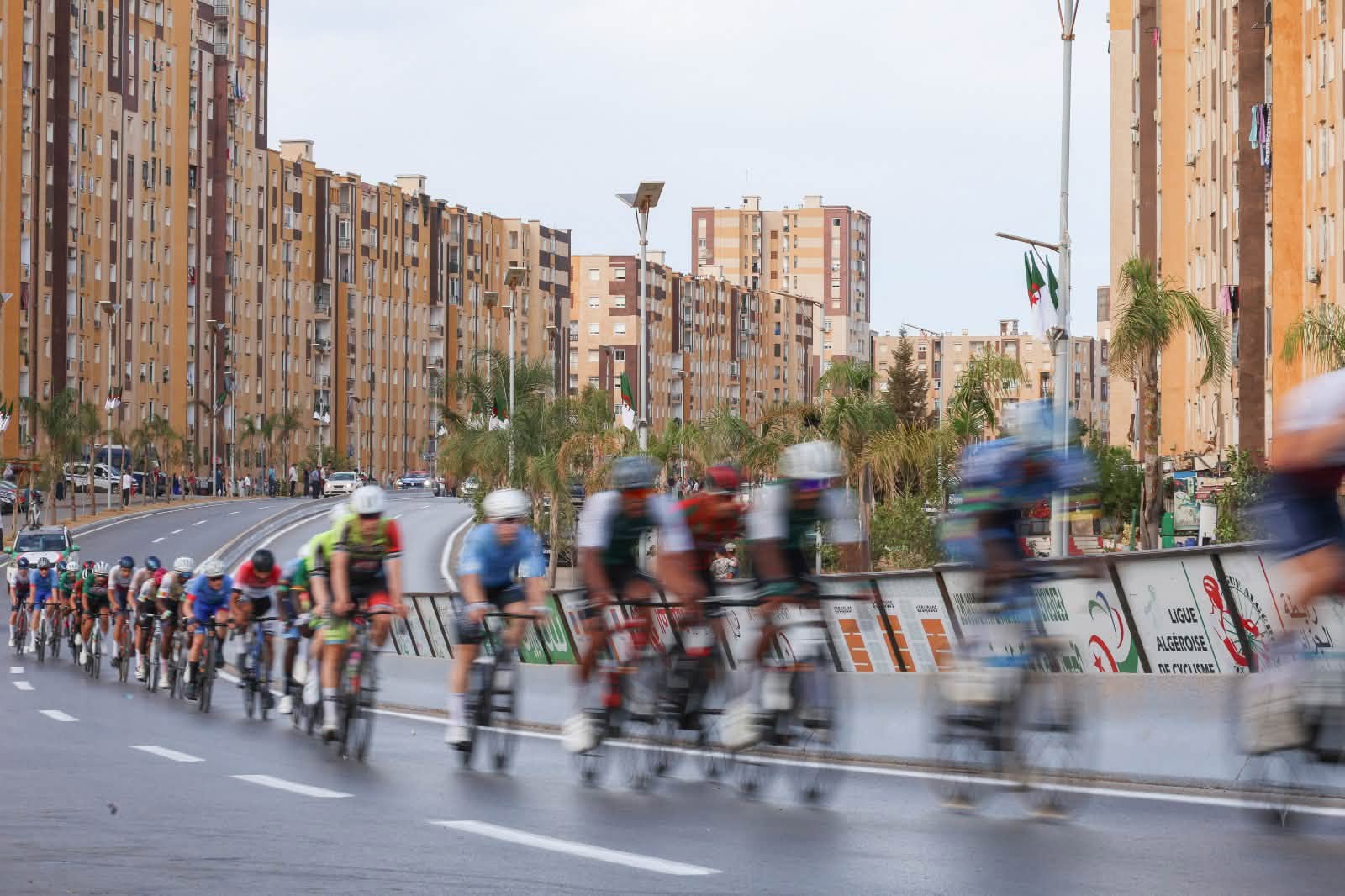 المرحلة الثالثة من منافسات Grand Prix El Djazaïr ضمن الجائزة الدولية الكبرى لمدينة الجزائر للدراجات
